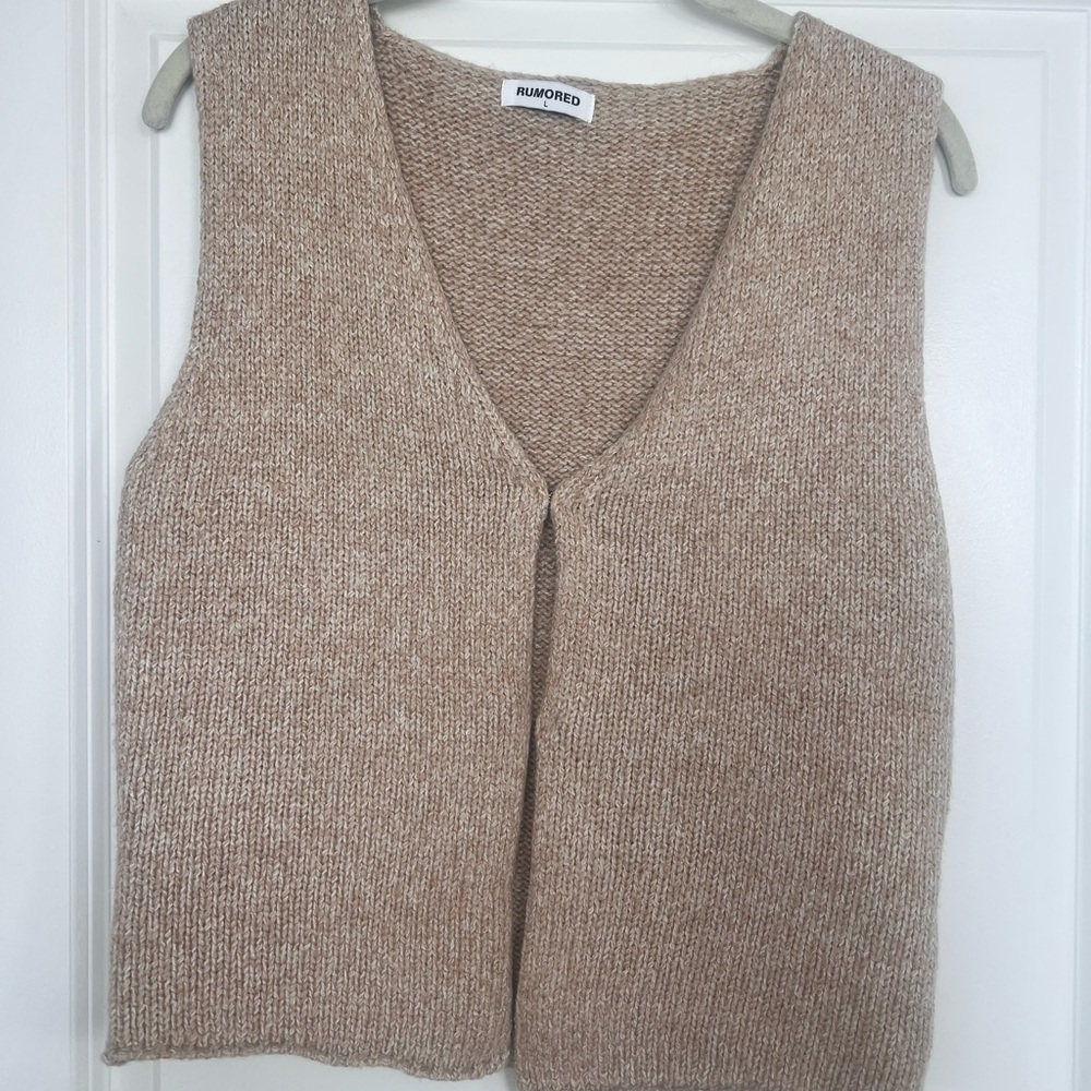 Rumored Women's V-Neck Sweater Vest in Tan